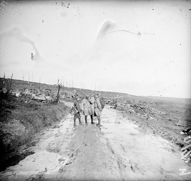 Na cestě do Verdunu, v dálce Fleury-devant-Douaumont, 24. prosince 1916