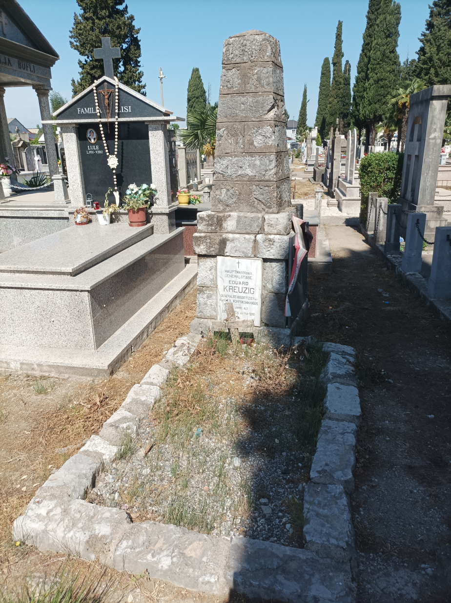 Jediný dochovaný válečný hrob kapitána Eduarda Kreuziga na katolickém hřbitově ve Skadaru