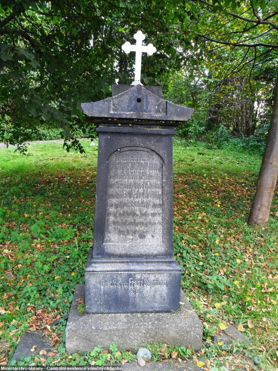 Pomník věnovaný padlým vojákům z prusko-rakouské války před opravou