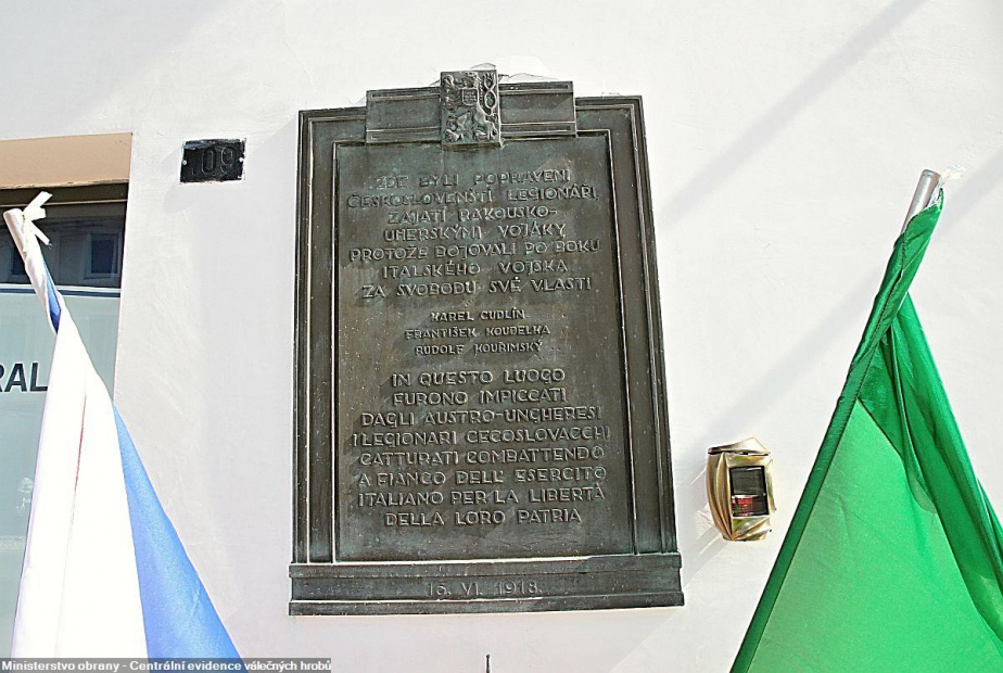 Piavonská pamětní deska věnovaná Karlu Cudlínovi, Rudolfu Kouřimskému a Františku Koudelkovi