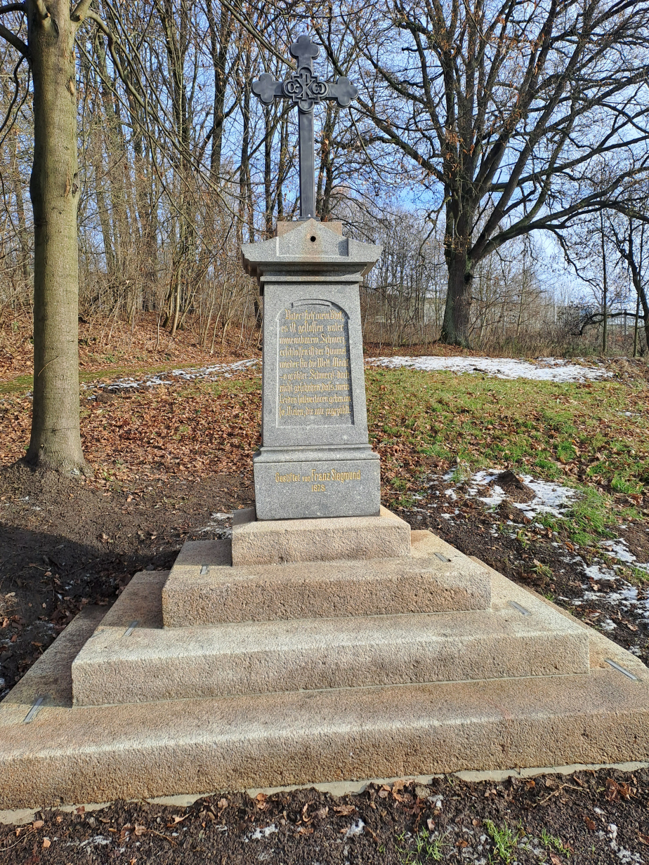 Zrenovovaný pomník věnovaný padlým vojákům z prusko-rakouské války