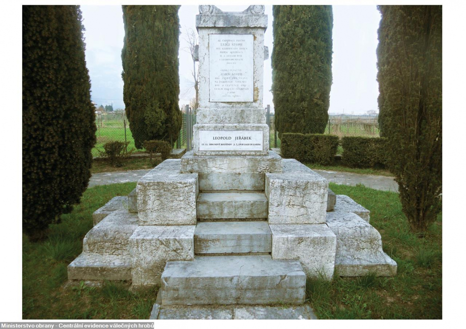 V městě Riva del Garda se nalézá pomník věnovaný legionářům Leopoldovi Jeřábkovi a Aloisi Štorchovi, zemřelých v červenci 1918