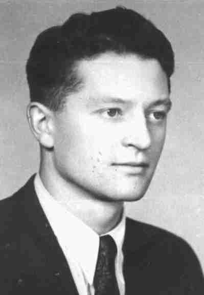 Jaroslav Šperl (7. 11. 1919 – 11. 4. 2005) po komunistickém převratu odešel do Německa a posléze do USA