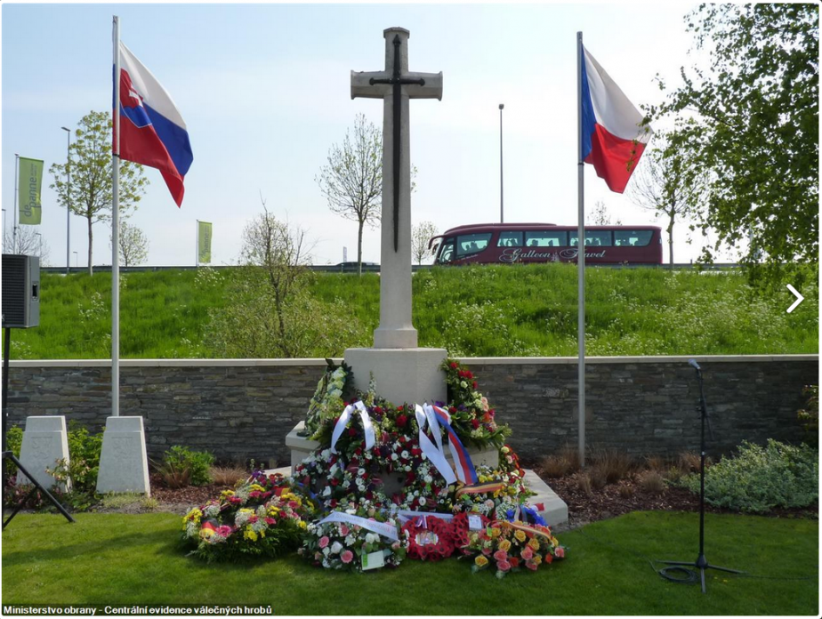 Na vojenském hřbitově v Adinkerke je pohřbeno 8 padlých a zemřelých čs. vojáků z útoku u Dunkerque ze dne 28. 10. 1944. 