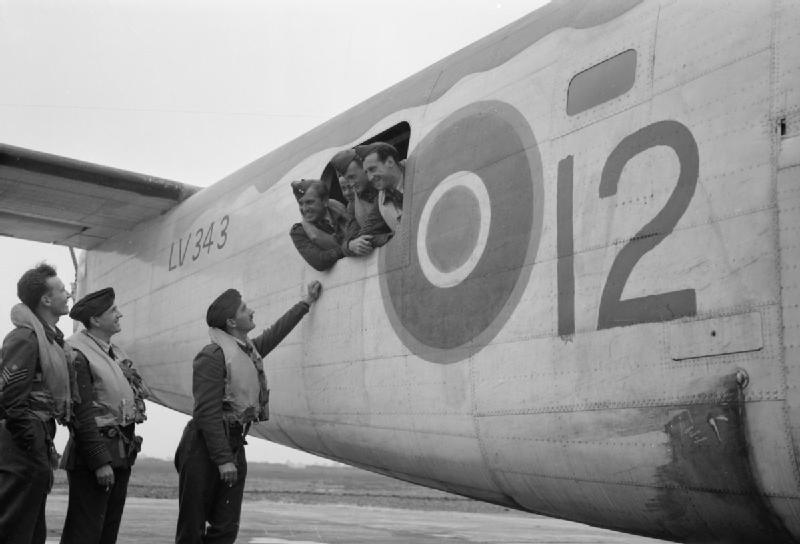 Consolidated Liberator Mk.II 311. (čs.) bombardovací perutě na letišti Beaulieu, 21. července 1943.