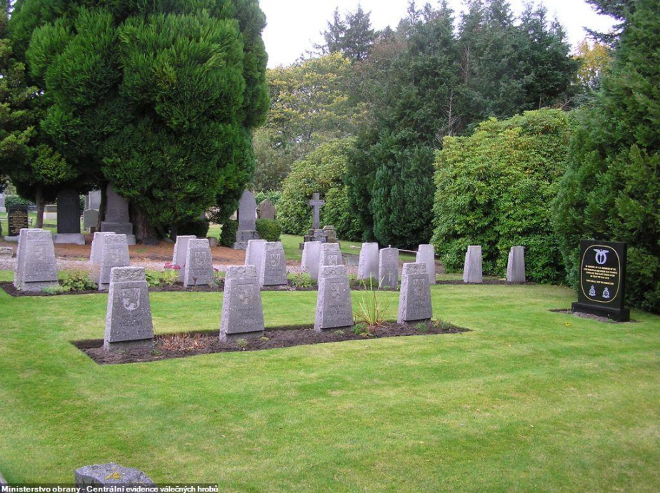 Československá sekce na St. Duthus Cemetery ve skotském Tain.