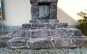 Pomník věnovaný místním občanům padlých v první světové válce. Zdroj: CEVH.